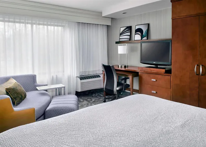 Courtyard By Marriott Paramus