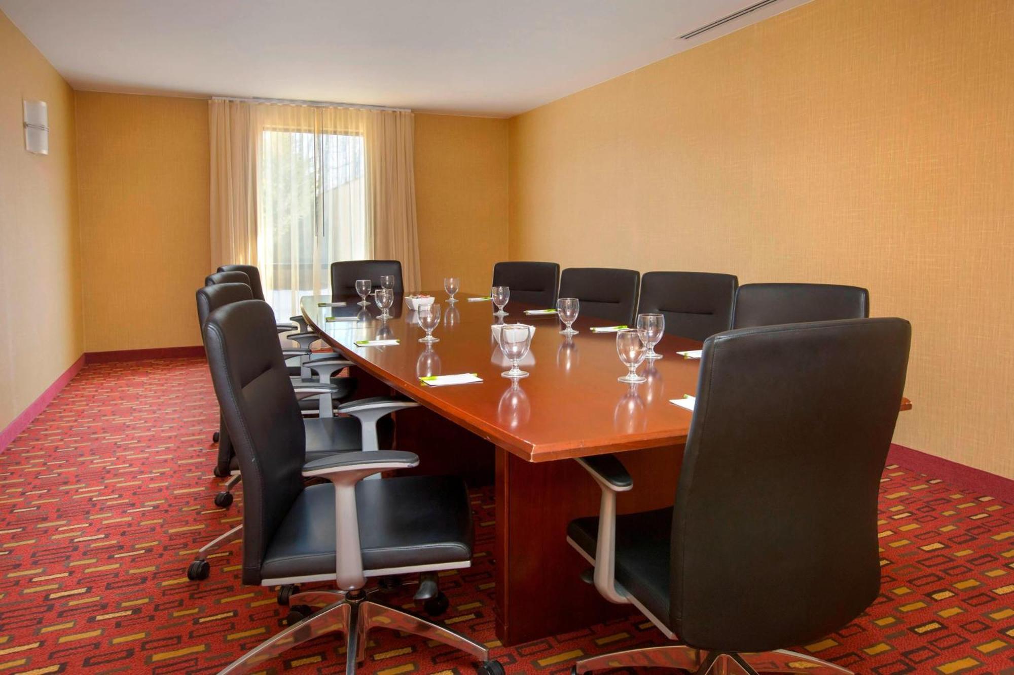 Courtyard By Marriott Hotel Paramus