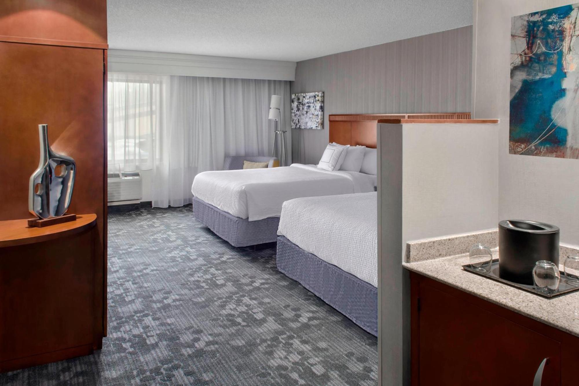 Courtyard By Marriott Hotel