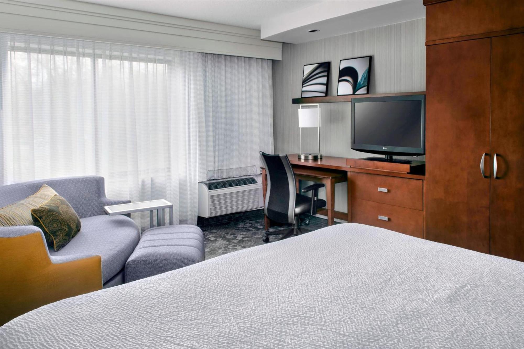 Courtyard By Marriott 3*
