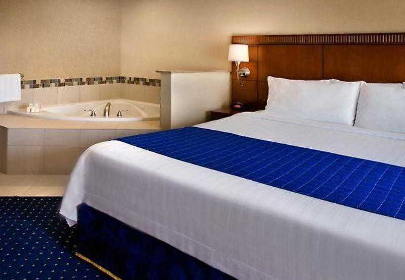Courtyard By Marriott Hotel