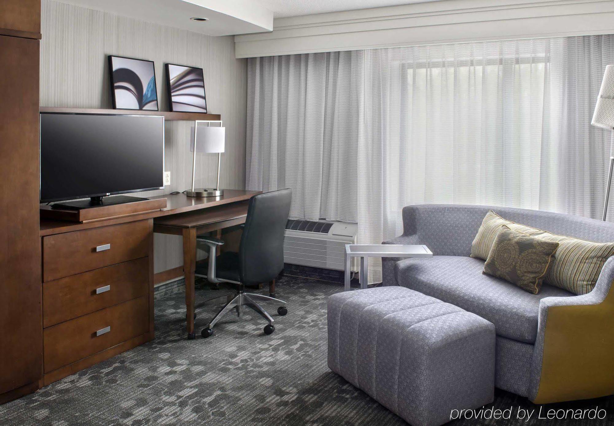 Courtyard By Marriott Hotel