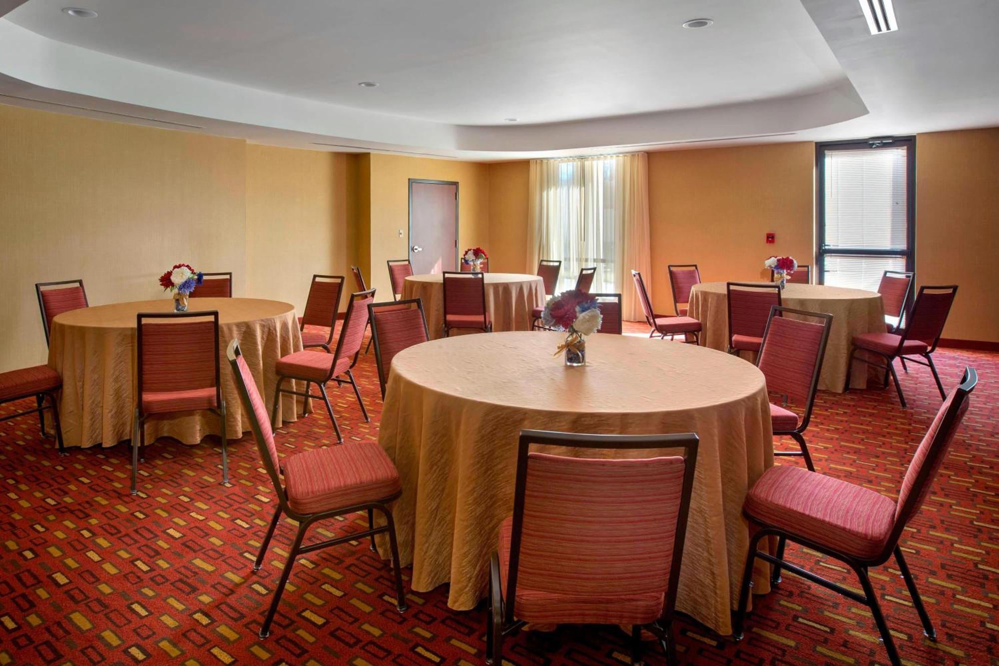 Courtyard By Marriott 3* Paramus