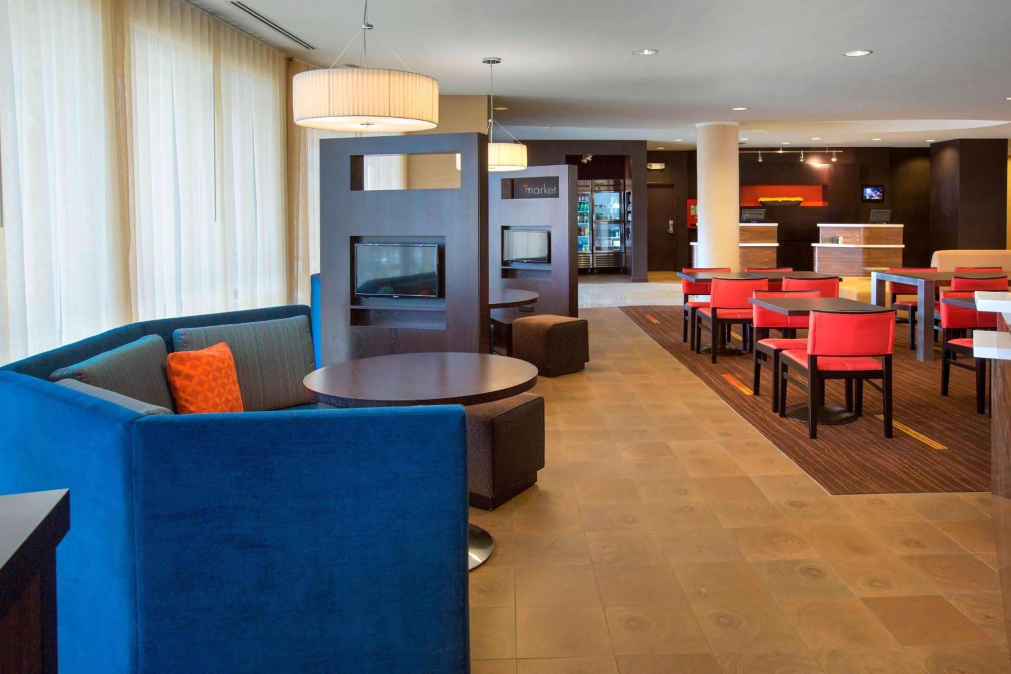Courtyard By Marriott Hotel